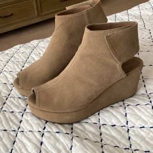 Chocolate Blu wedges